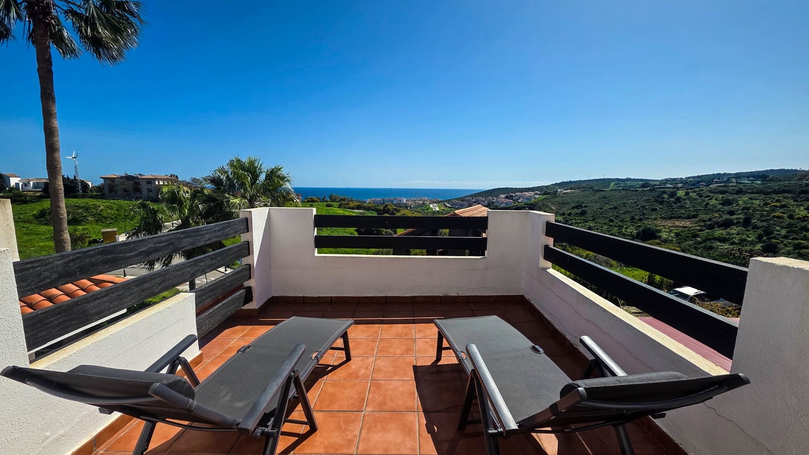 2 bedroom Apartment for sale in La Duquesa / Puerto de la Duquesa with pool garage - € 299,900 (Ref: 9676734)