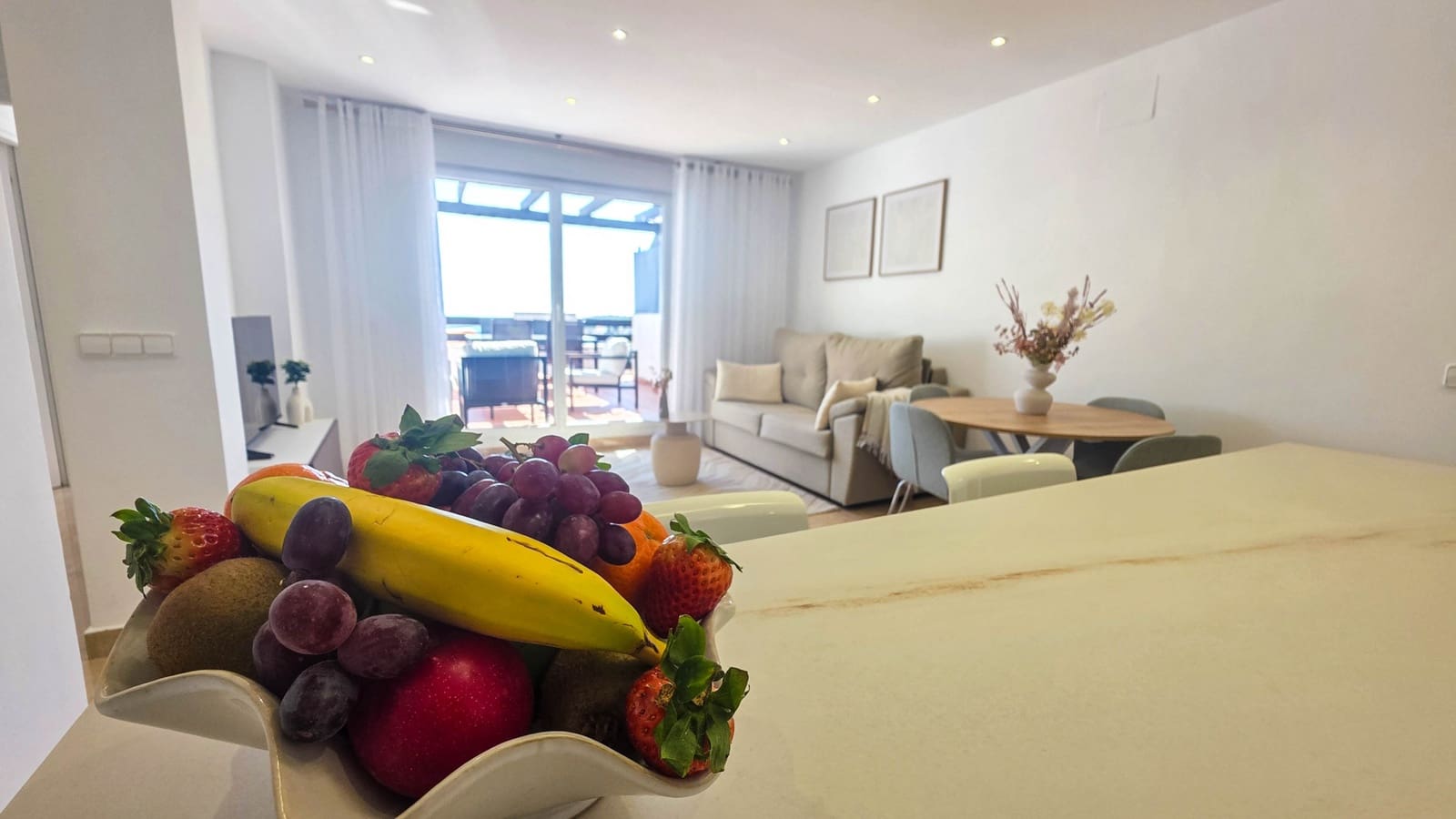 2 bedroom Apartment for sale in La Duquesa / Puerto de la Duquesa with pool garage - € 299,900 (Ref: 9676734)