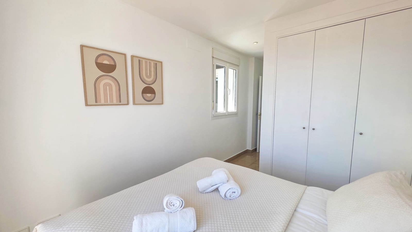 2 bedroom Apartment for sale in La Duquesa / Puerto de la Duquesa with pool garage - € 299,900 (Ref: 9676734)