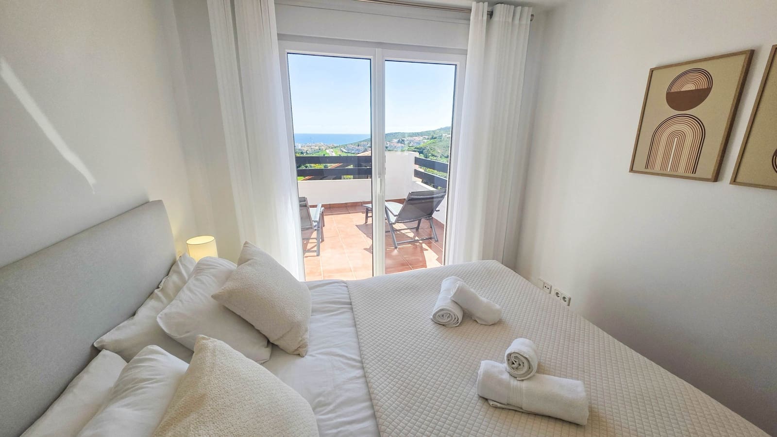 2 bedroom Apartment for sale in La Duquesa / Puerto de la Duquesa with pool garage - € 299,900 (Ref: 9676734)