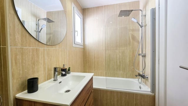 2 bedroom Apartment for sale in La Duquesa / Puerto de la Duquesa, Manilva with pool garage - € 299,900 (Ref: 9676734)