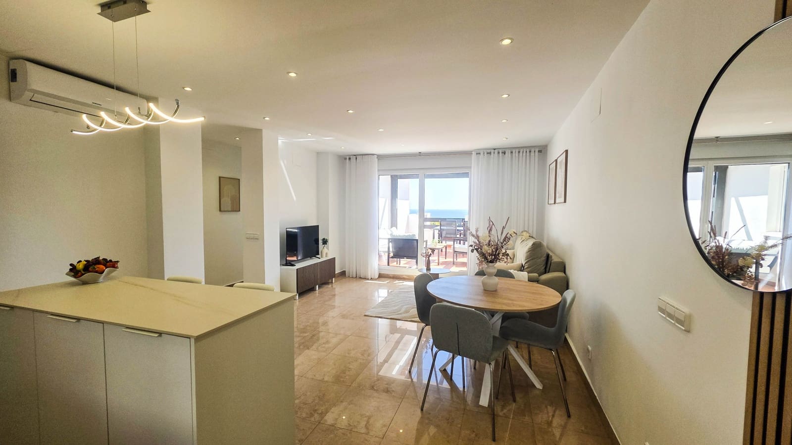 2 bedroom Apartment for sale in La Duquesa / Puerto de la Duquesa with pool garage - € 299,900 (Ref: 9676734)