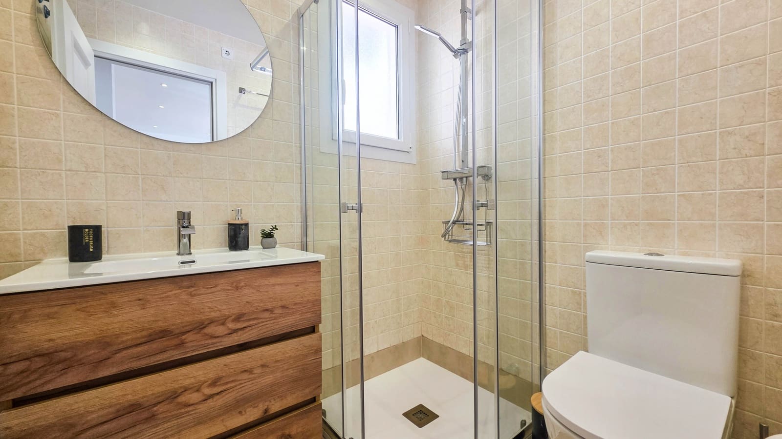 2 bedroom Apartment for sale in La Duquesa / Puerto de la Duquesa with pool garage - € 299,900 (Ref: 9676734)