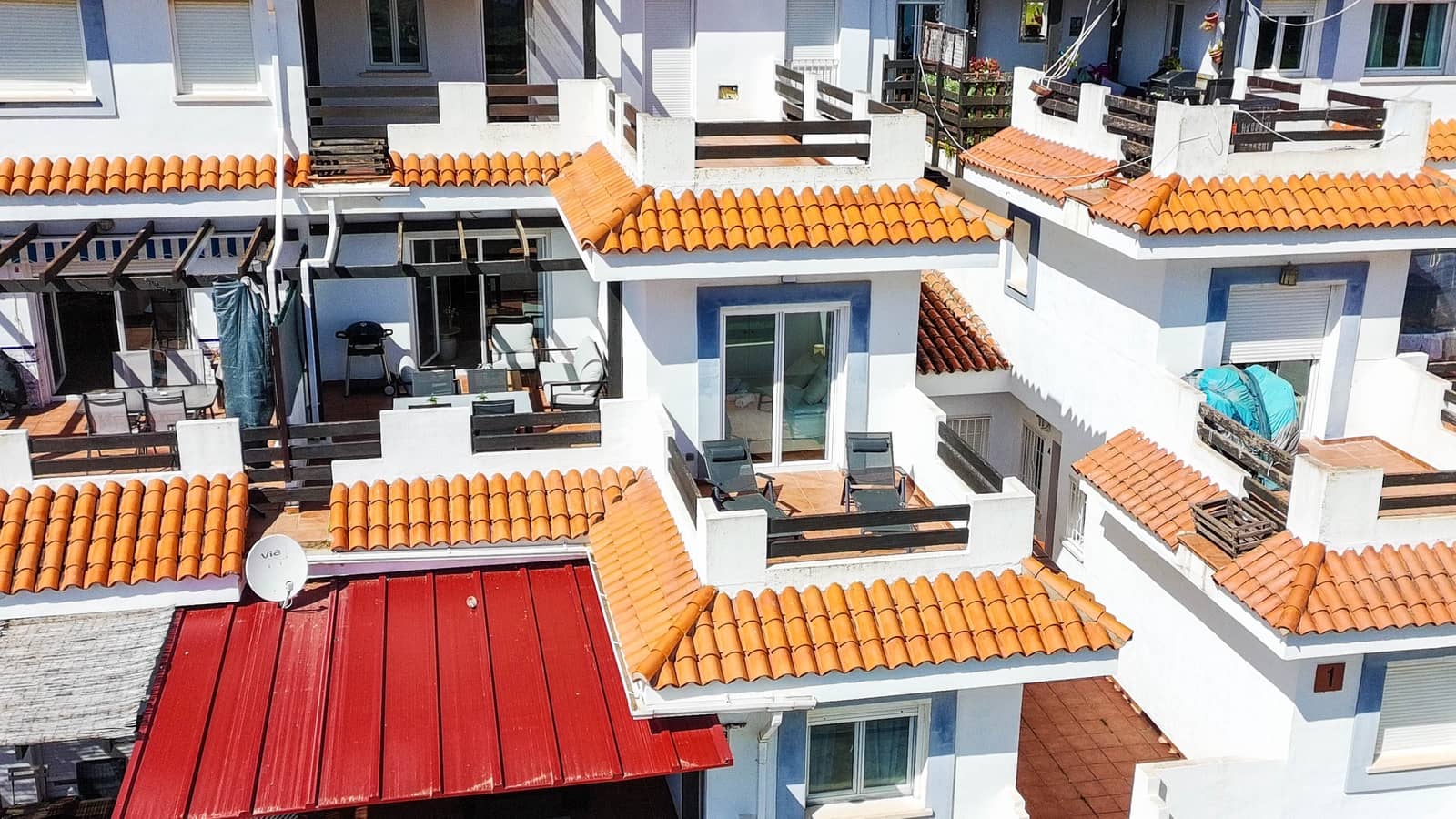 2 bedroom Apartment for sale in La Duquesa / Puerto de la Duquesa with pool garage - € 299,900 (Ref: 9676734)