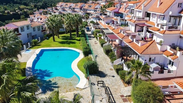 2 bedroom Apartment for sale in La Duquesa / Puerto de la Duquesa, Manilva with pool garage - € 299,900 (Ref: 9676734)