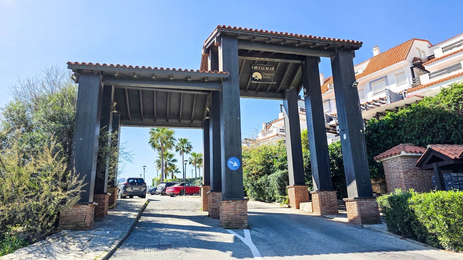 2 bedroom Apartment for sale in La Duquesa / Puerto de la Duquesa with pool garage - € 299,900 (Ref: 9676734)