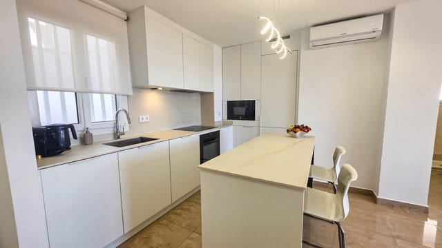 2 slaapkamer Appartement te koop in La Duquesa / Puerto de la Duquesa, Manilva met zwembad garage - € 289.500 (Ref: 9676734)