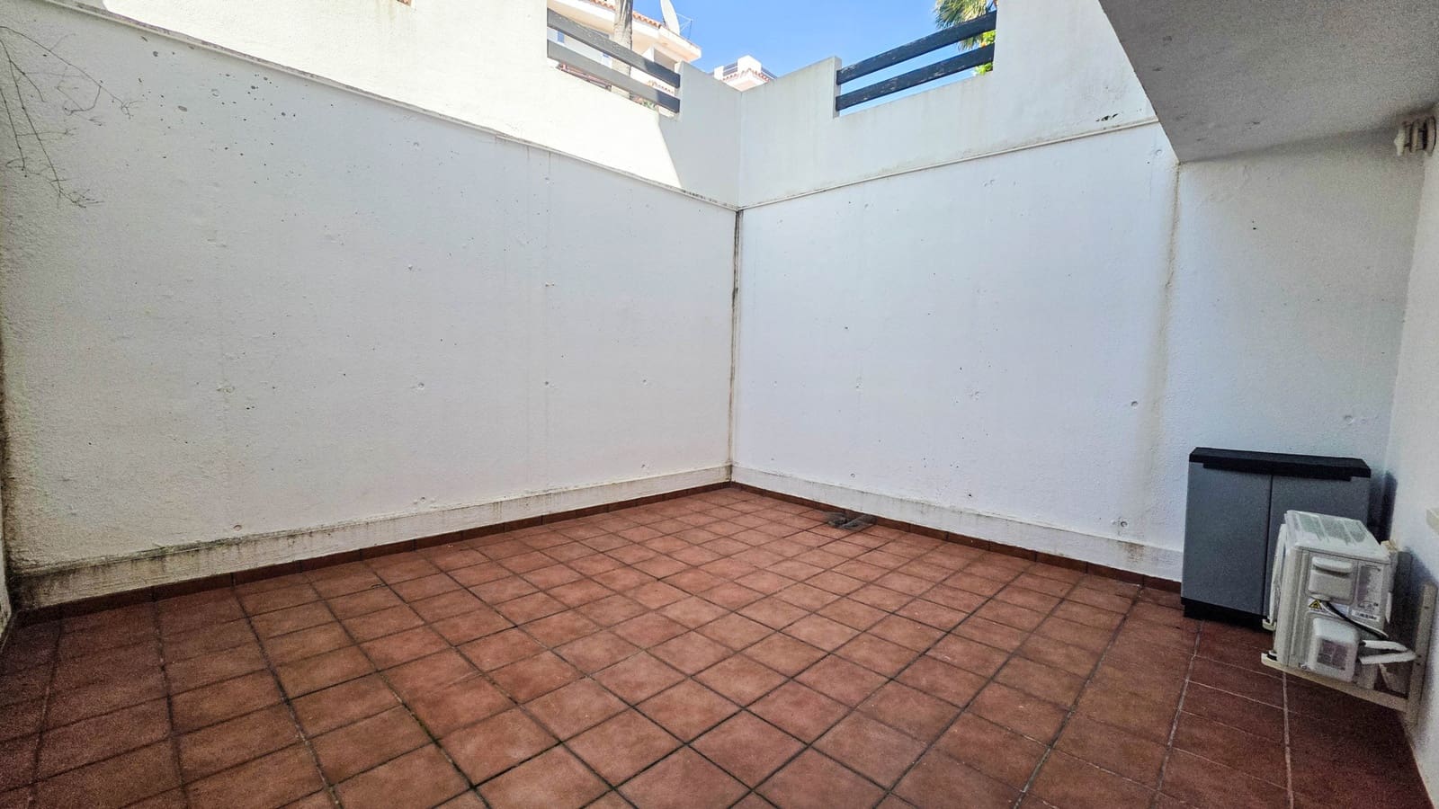 2 soveværelse Lejlighed til salg i La Duquesa / Puerto de la Duquesa med swimmingpool garage - € 289.500 (Ref: 9676734)
