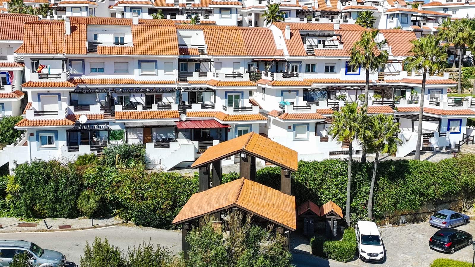 2 soveværelse Lejlighed til salg i La Duquesa / Puerto de la Duquesa med swimmingpool garage - € 289.500 (Ref: 9676734)