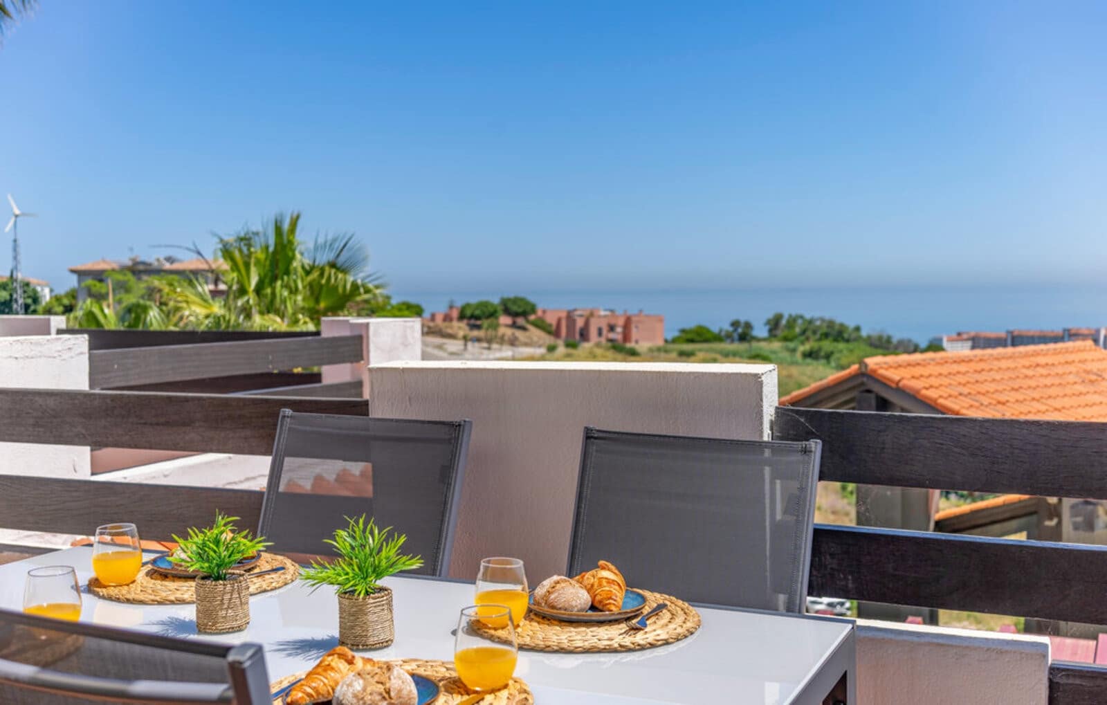 2 soveværelse Lejlighed til salg i La Duquesa / Puerto de la Duquesa med swimmingpool garage - € 289.500 (Ref: 9676734)