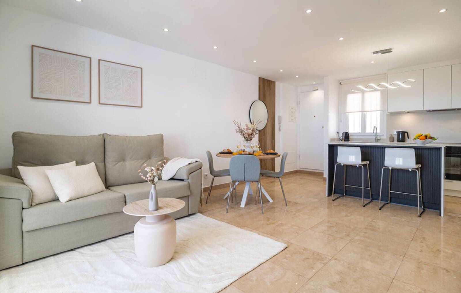 2 soveværelse Lejlighed til salg i La Duquesa / Puerto de la Duquesa med swimmingpool garage - € 289.500 (Ref: 9676734)