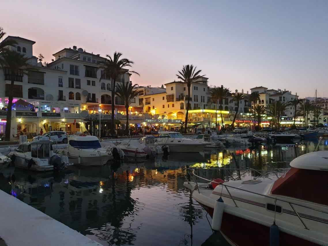 2 sovrum Lägenhet till salu i La Duquesa / Puerto de la Duquesa med pool garage - 310 000 € (Ref: 9740462)