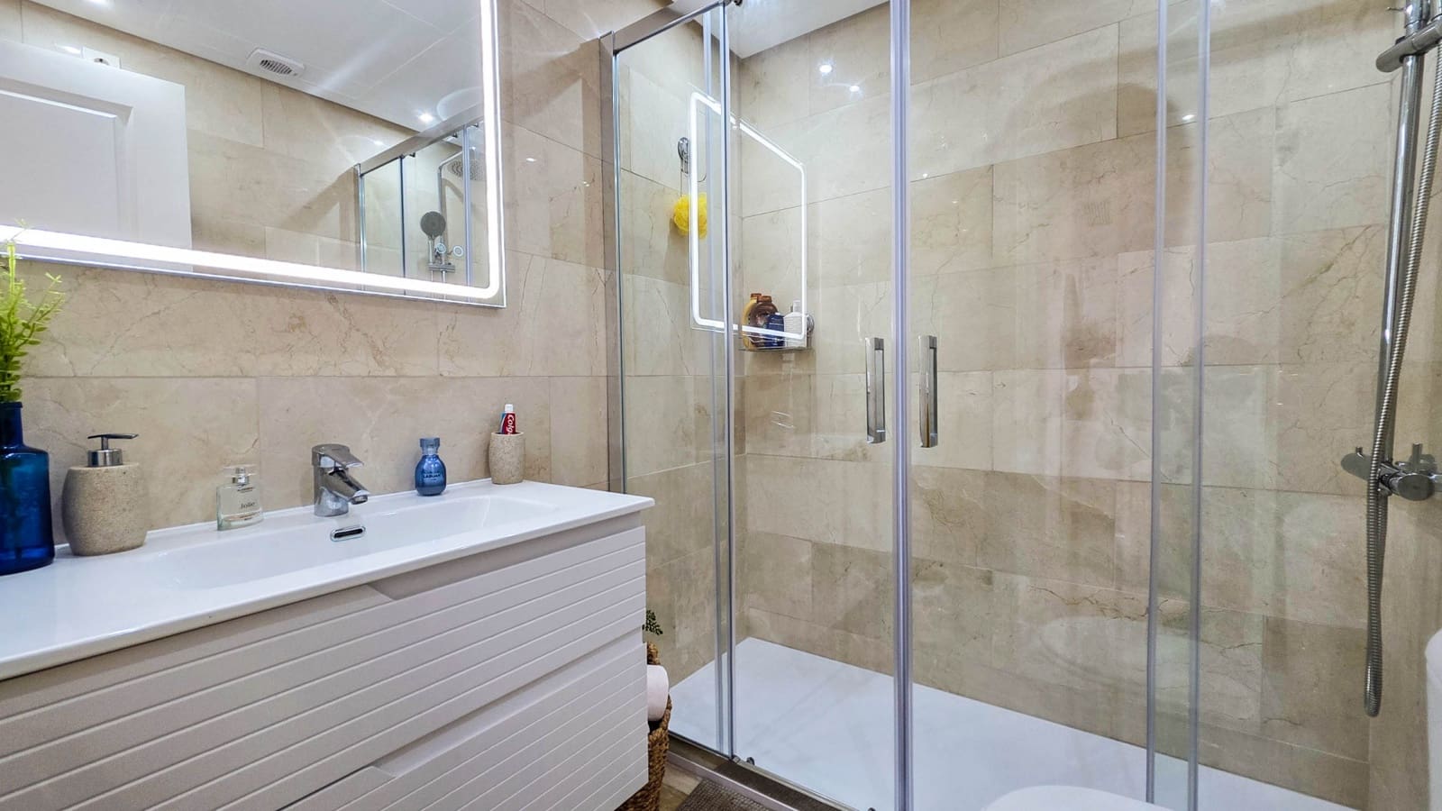 2 sovrum Lägenhet till salu i La Duquesa / Puerto de la Duquesa med pool garage - 310 000 € (Ref: 9740462)