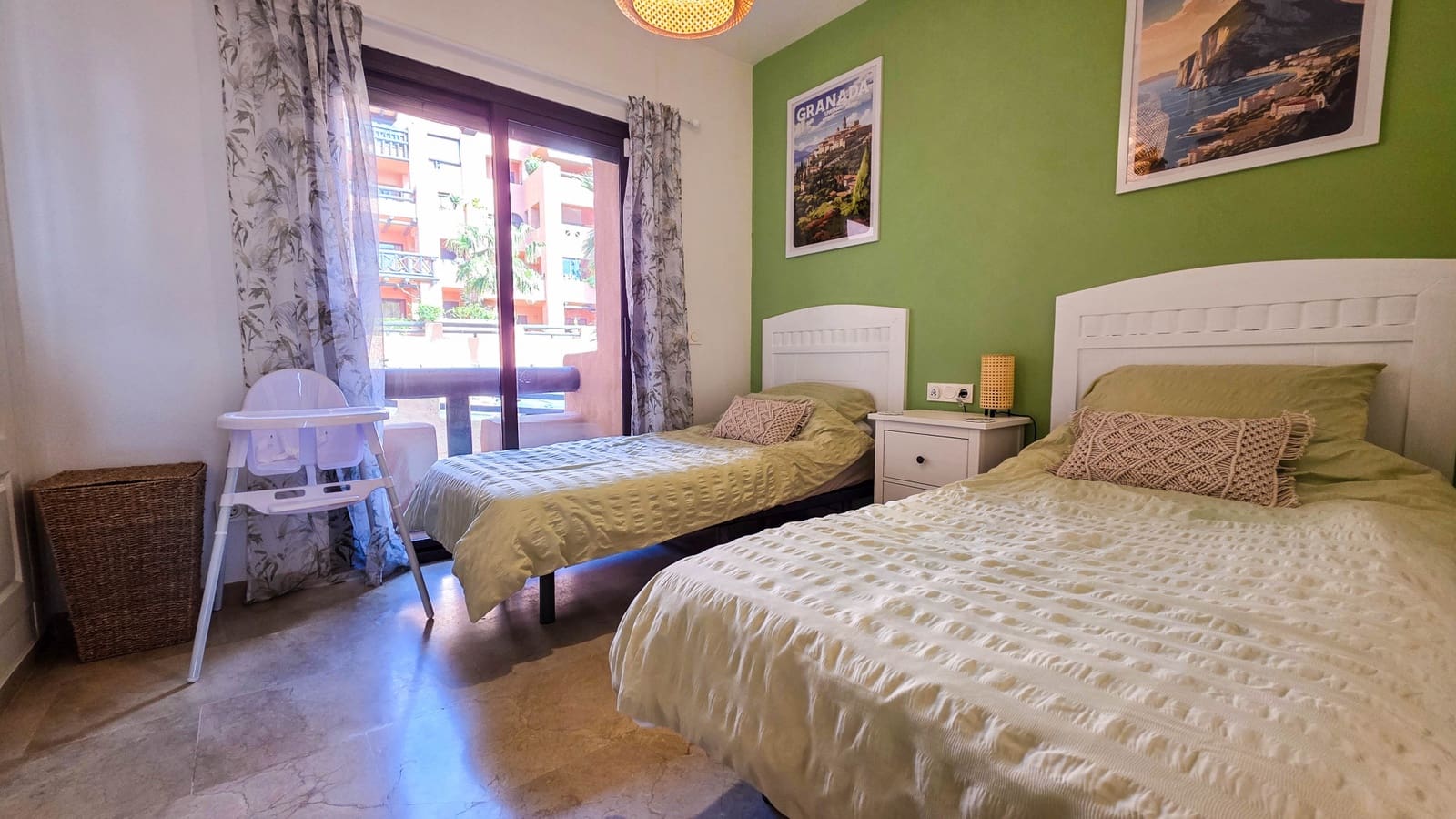 2 sovrum Lägenhet till salu i La Duquesa / Puerto de la Duquesa med pool garage - 310 000 € (Ref: 9740462)