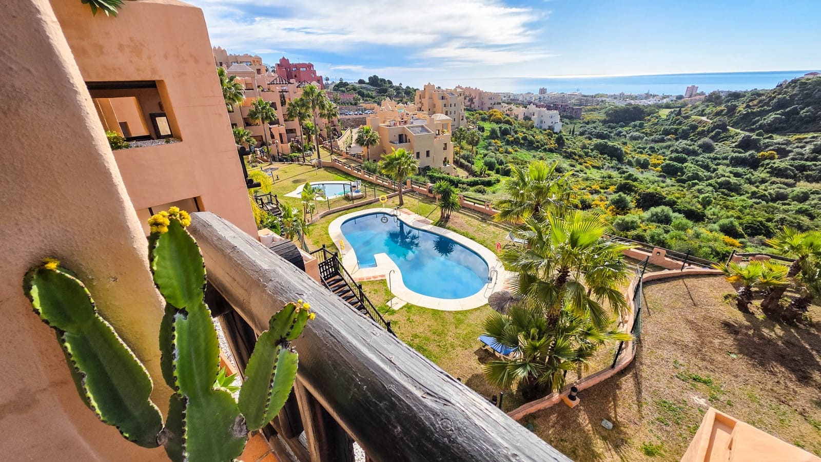 2 sovrum Lägenhet till salu i La Duquesa / Puerto de la Duquesa med pool garage - 310 000 € (Ref: 9740462)