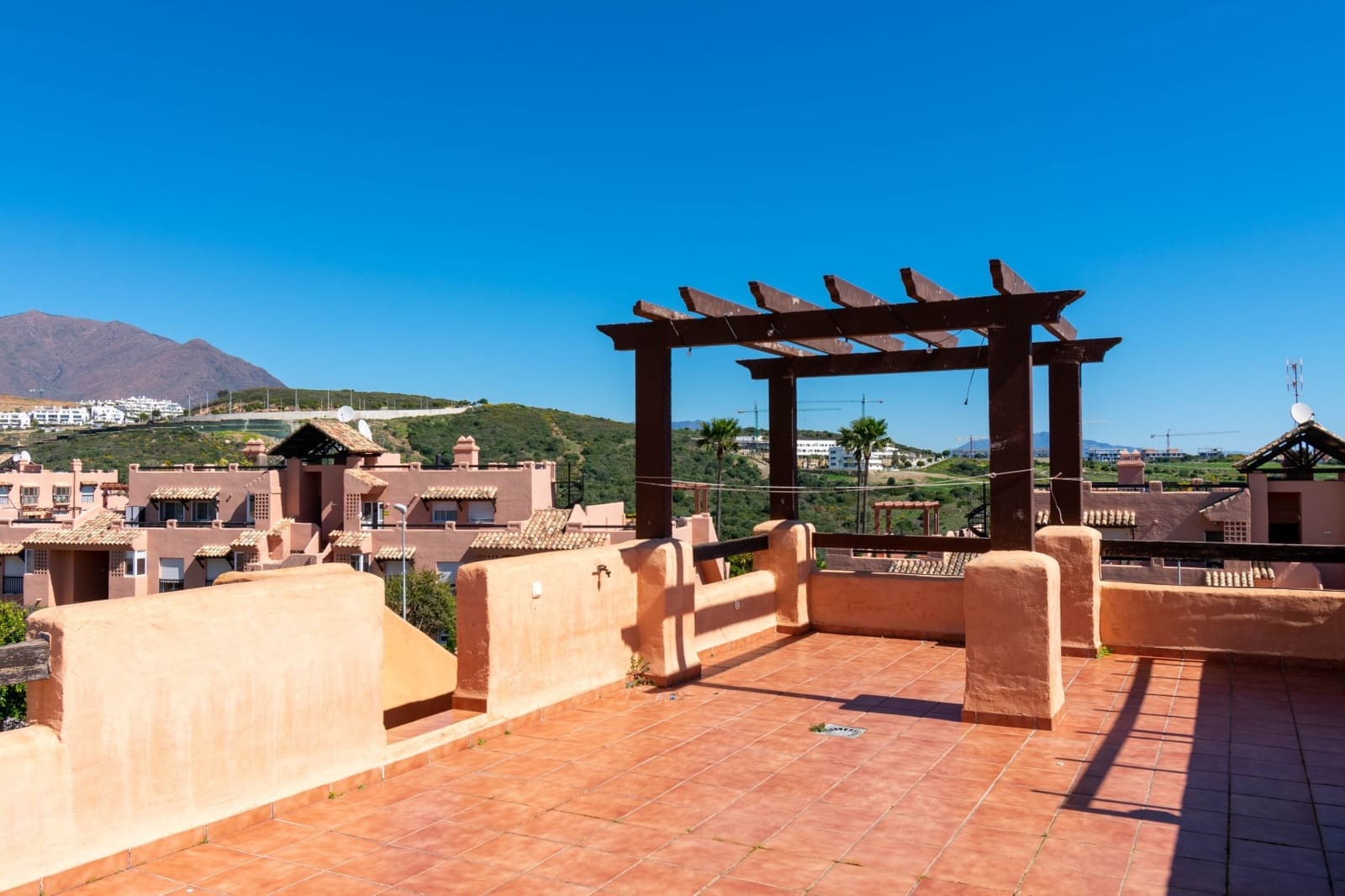 2 chambre Penthouse à vendre à Casares avec piscine garage - 255 000 € (Ref: 9761497)