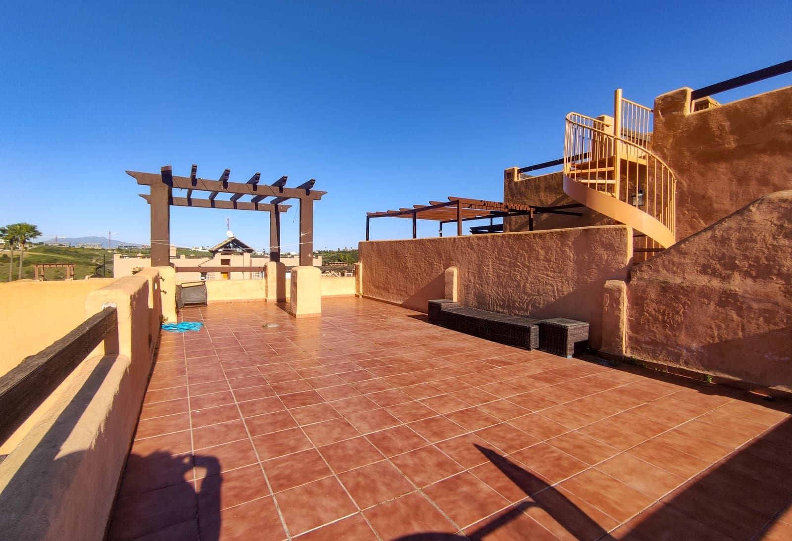 2 chambre Penthouse à vendre à Casares avec piscine garage - 255 000 € (Ref: 9761497)