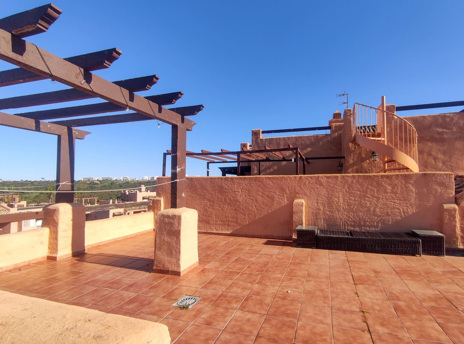 2 chambre Penthouse à vendre à Casares avec piscine garage - 255 000 € (Ref: 9761497)