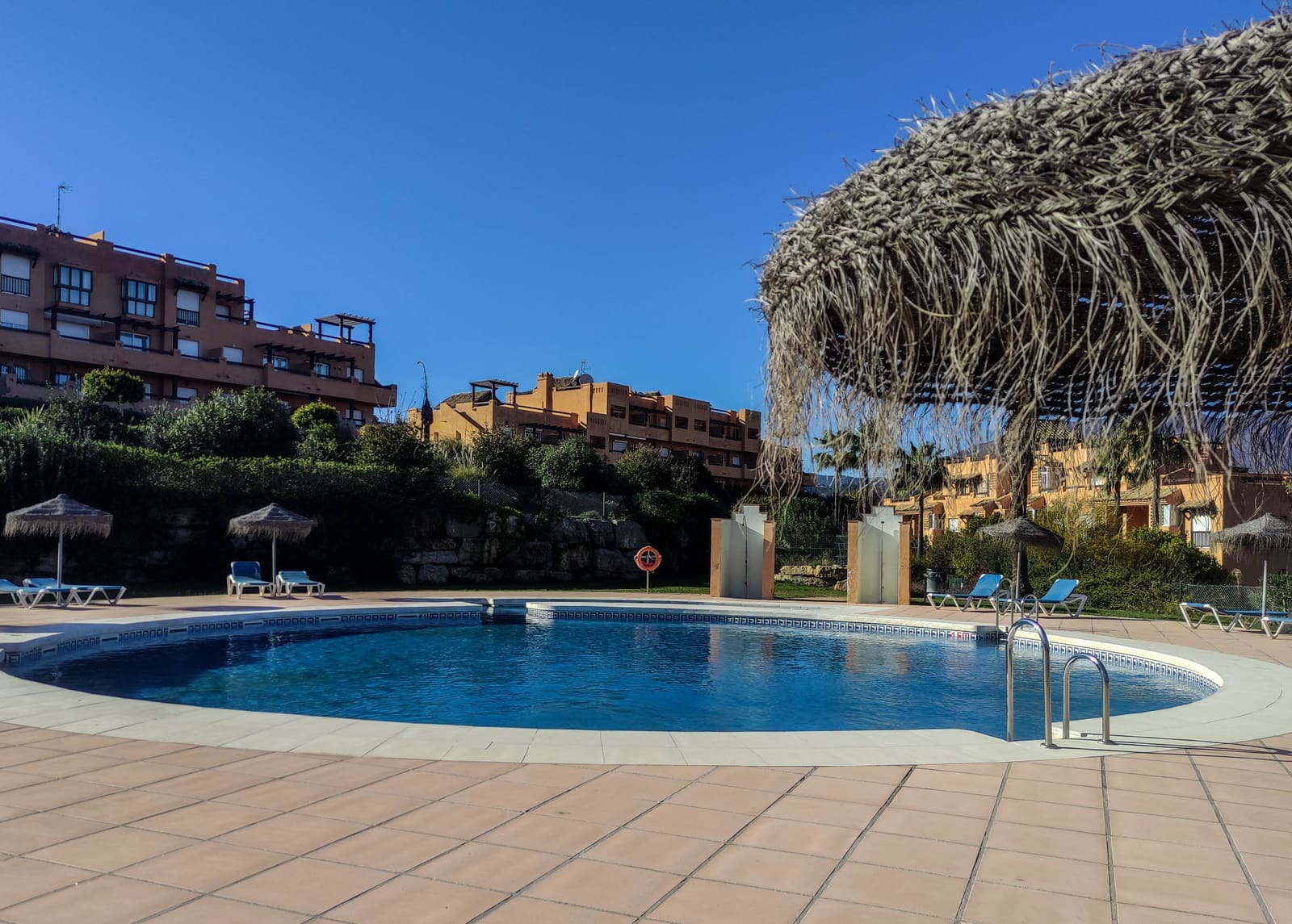 2 chambre Penthouse à vendre à Casares avec piscine garage - 255 000 € (Ref: 9761497)