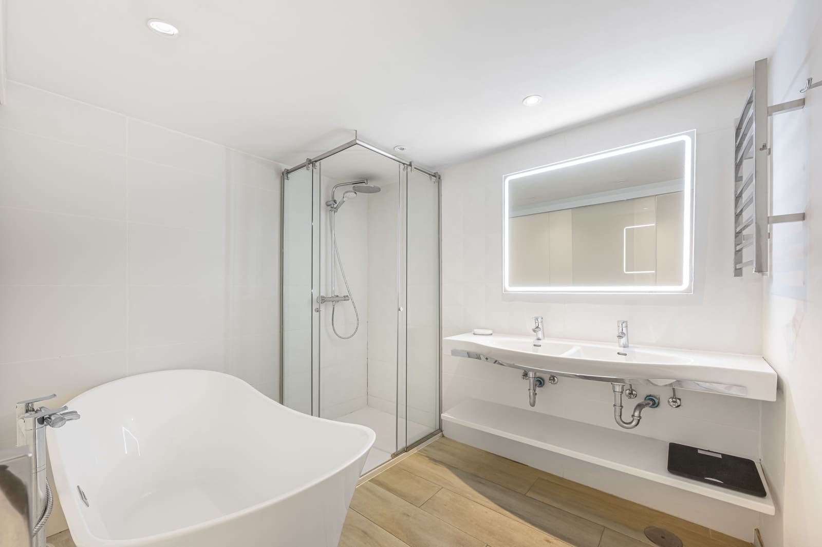 Chalet de 6 habitaciones en La Duquesa / Puerto de la Duquesa en venta con piscina garaje - 2.800.000 € (Ref: 9777245)