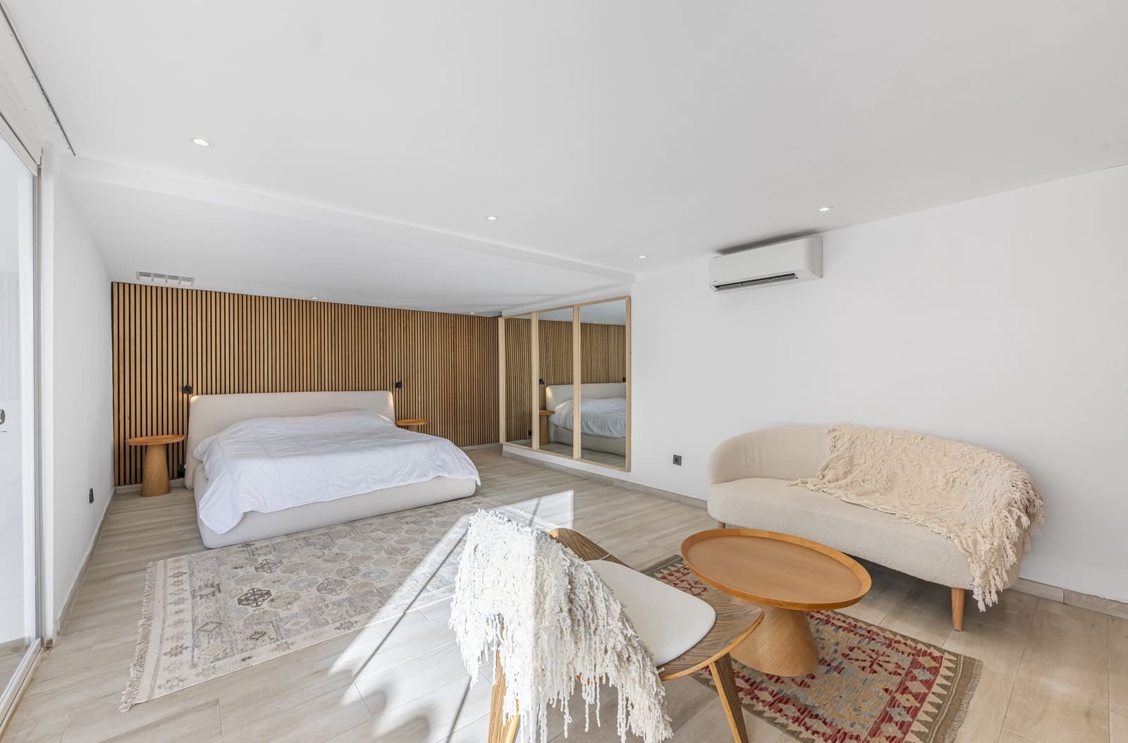 Chalet de 6 habitaciones en La Duquesa / Puerto de la Duquesa en venta con piscina garaje - 2.800.000 € (Ref: 9777245)