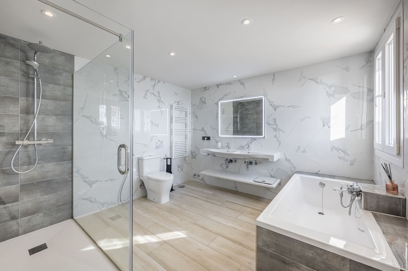 Chalet de 6 habitaciones en La Duquesa / Puerto de la Duquesa en venta con piscina garaje - 2.800.000 € (Ref: 9777245)