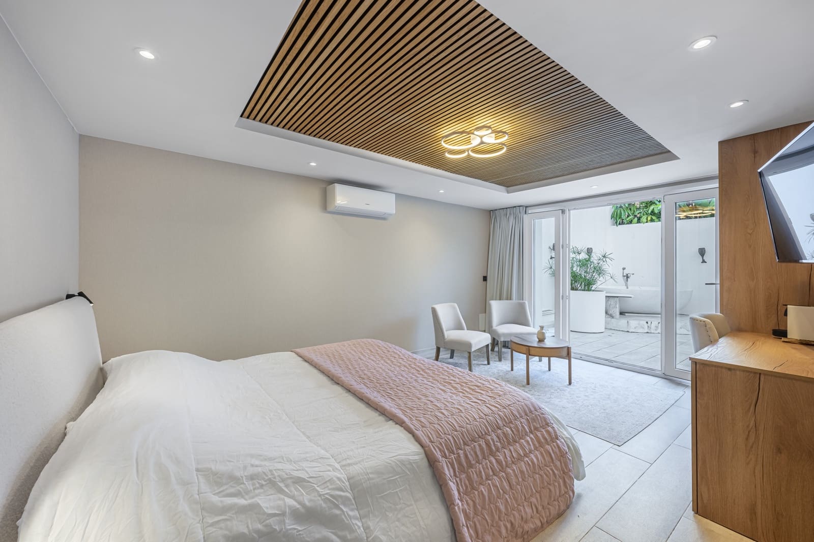 Chalet de 6 habitaciones en La Duquesa / Puerto de la Duquesa en venta con piscina garaje - 2.800.000 € (Ref: 9777245)