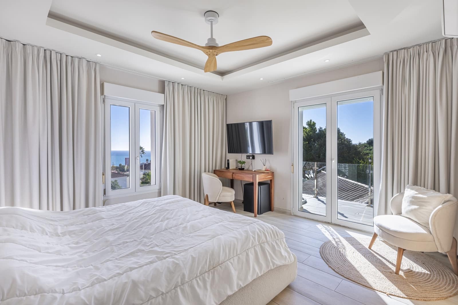 Chalet de 6 habitaciones en La Duquesa / Puerto de la Duquesa en venta con piscina garaje - 2.800.000 € (Ref: 9777245)