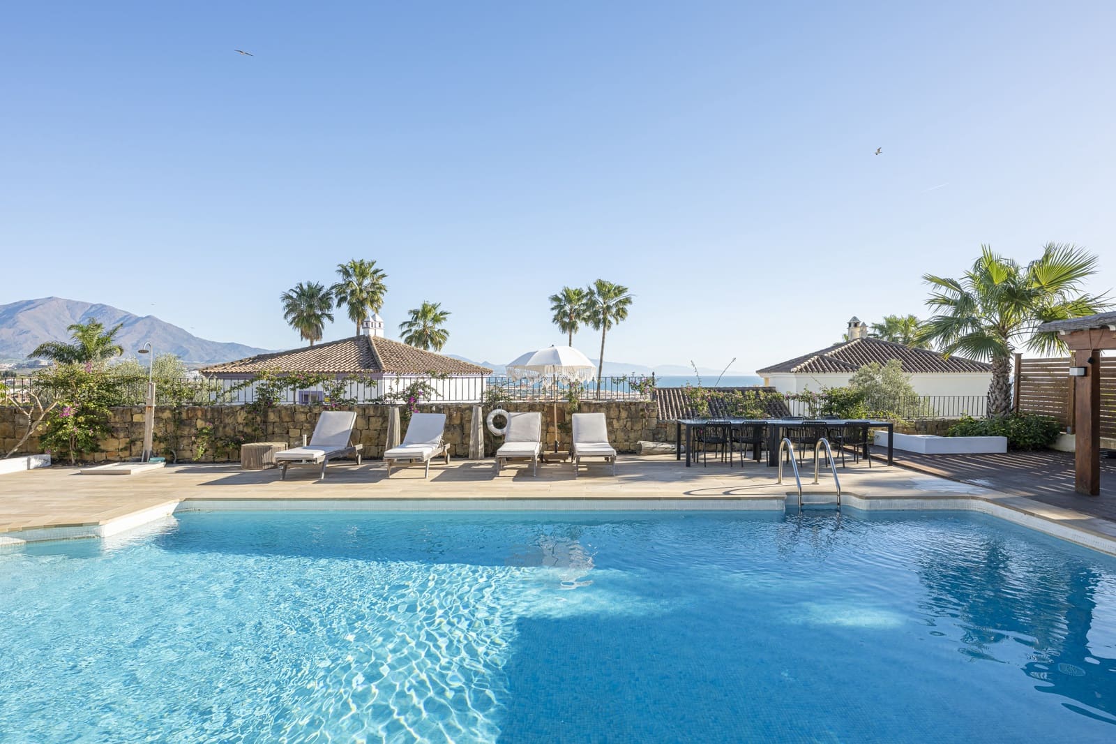 Chalet de 6 habitaciones en La Duquesa / Puerto de la Duquesa en venta con piscina garaje - 2.800.000 € (Ref: 9777245)