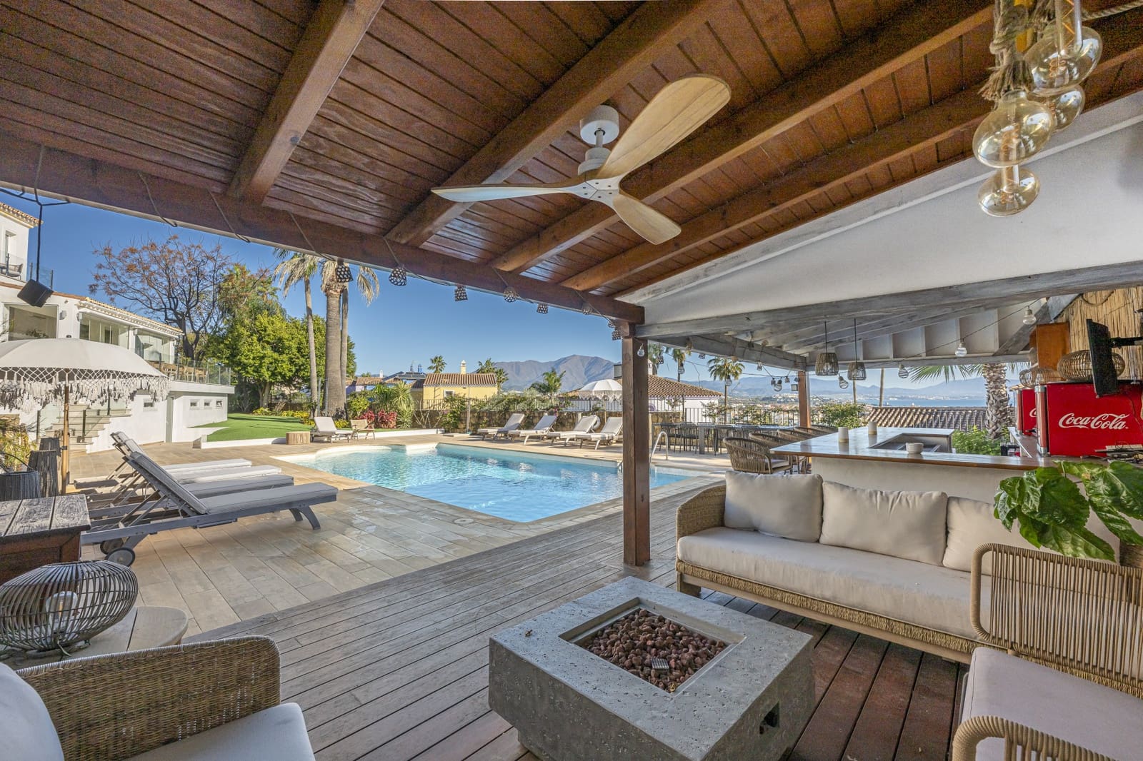 Chalet de 6 habitaciones en La Duquesa / Puerto de la Duquesa en venta con piscina garaje - 2.800.000 € (Ref: 9777245)