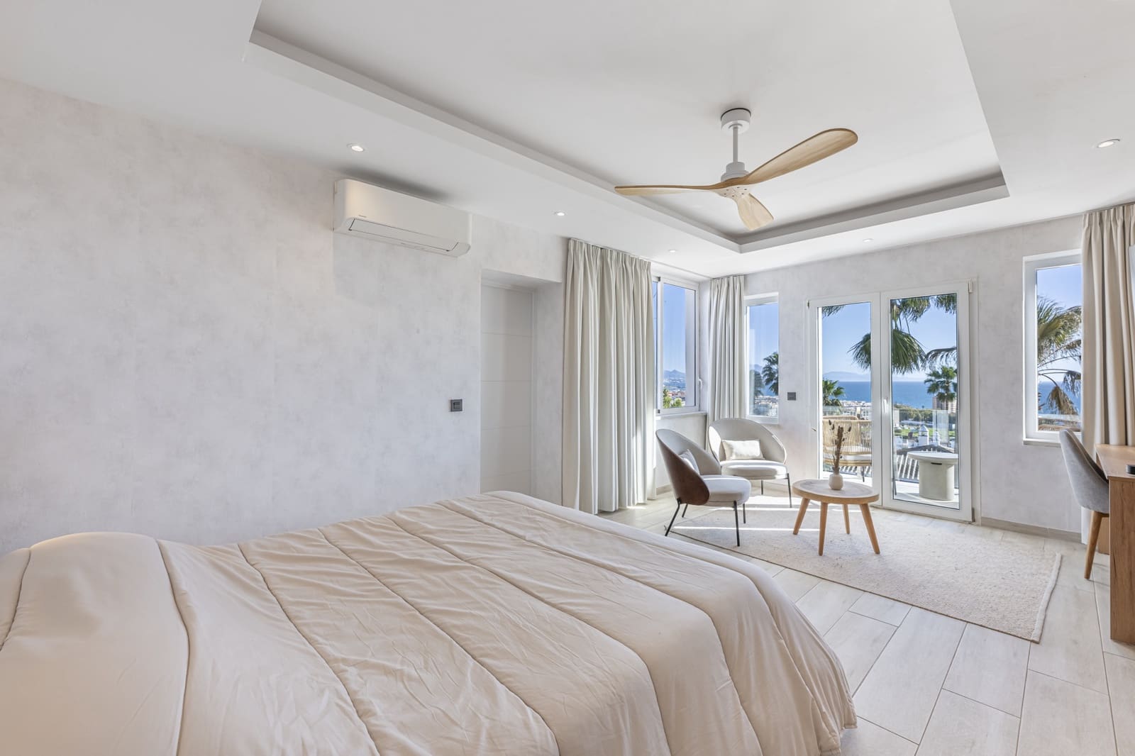 6 soveværelse Villa til salg i La Duquesa / Puerto de la Duquesa med swimmingpool garage - € 2.750.000 (Ref: 9777245)