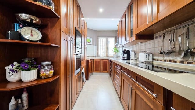 3 slaapkamer Penthouse te koop in La Duquesa / Puerto de la Duquesa, Manilva met zwembad garage - € 389.000 (Ref: 9783392)