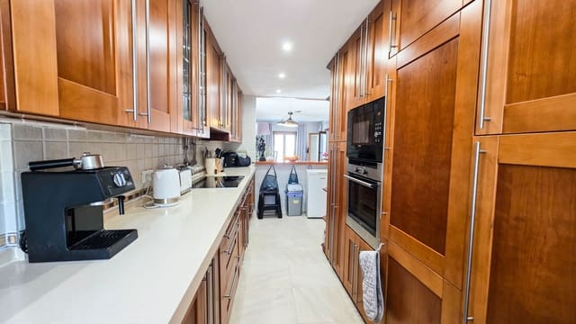 3 slaapkamer Penthouse te koop in La Duquesa / Puerto de la Duquesa, Manilva met zwembad garage - € 389.000 (Ref: 9783392)