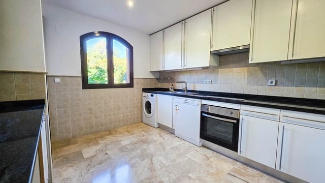 3 sypialnia Penthouse na sprzedaż w Buenas Noches, Estepona z basenem garażem - 465 000 € (Ref: 9783393)