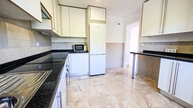 3 sypialnia Penthouse na sprzedaż w Buenas Noches, Estepona z basenem garażem - 465 000 € (Ref: 9783393)