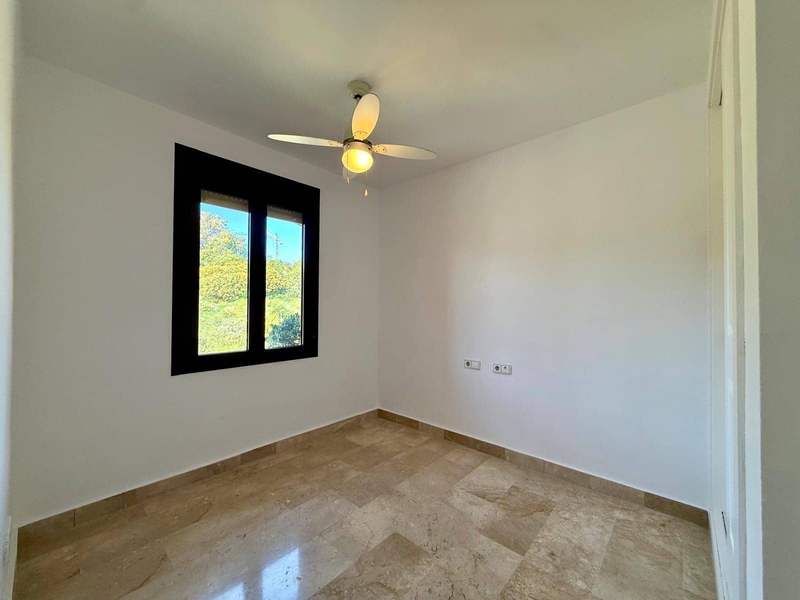 3 bedroom Penthouse for sale in Estepona with pool garage - € 465,000 (Ref: 9783393)