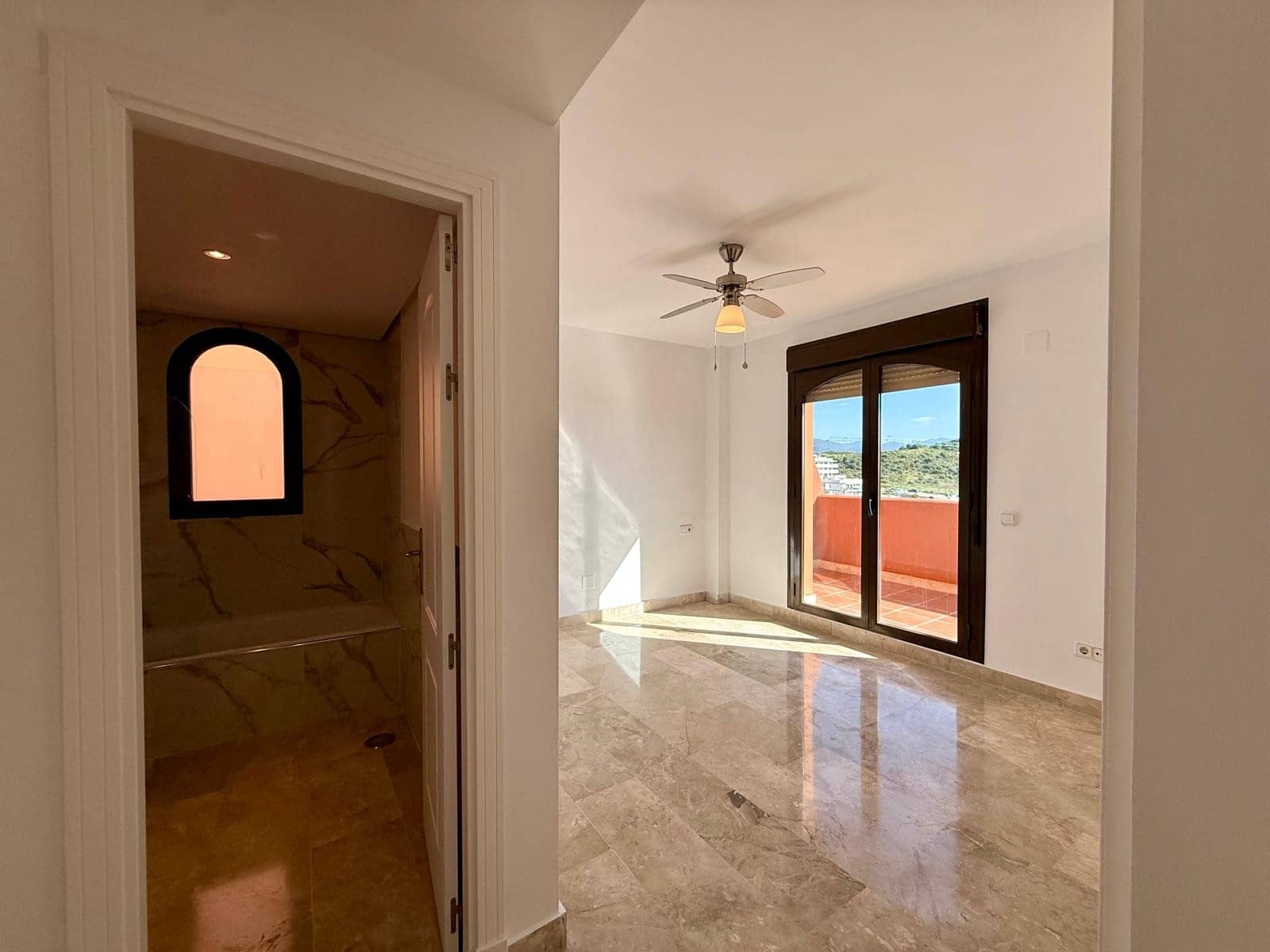 3 bedroom Penthouse for sale in Estepona with pool garage - € 465,000 (Ref: 9783393)
