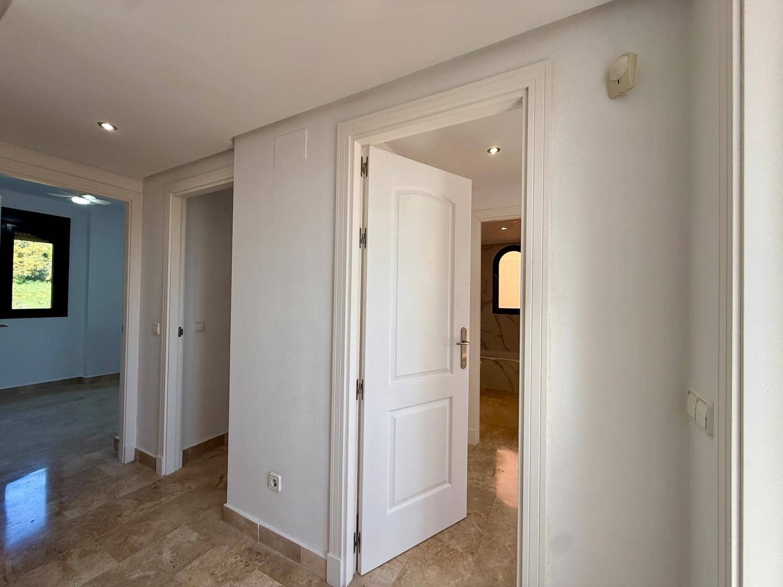 3 bedroom Penthouse for sale in Estepona with pool garage - € 465,000 (Ref: 9783393)