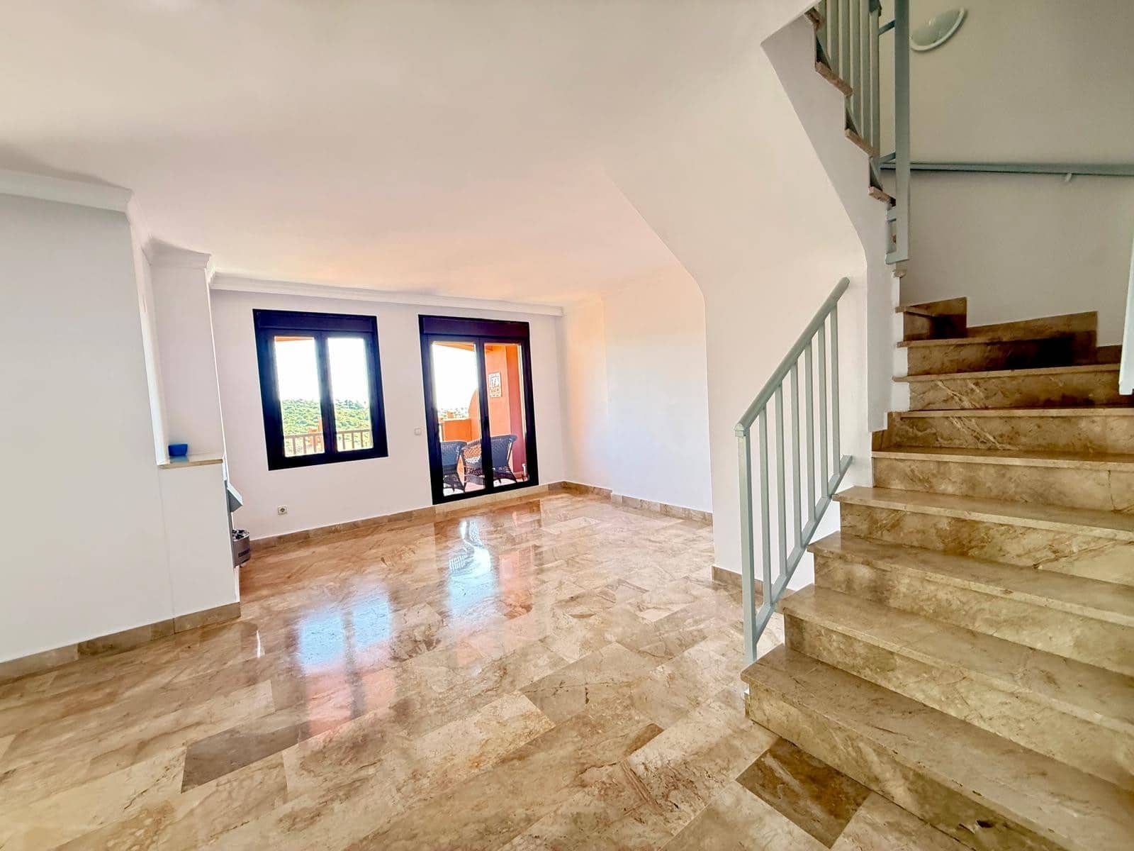 3 bedroom Penthouse for sale in Estepona with pool garage - € 465,000 (Ref: 9783393)