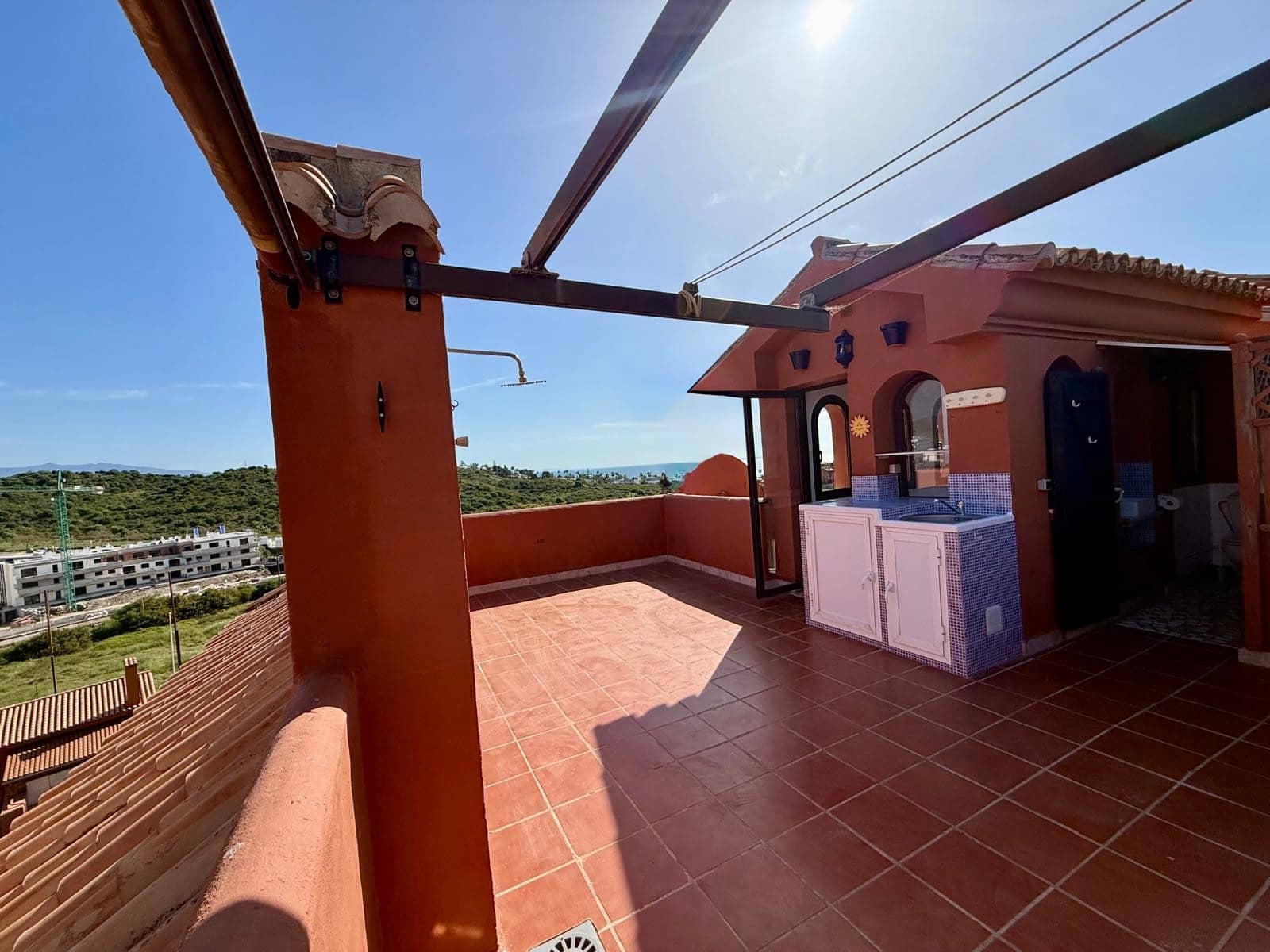 3 bedroom Penthouse for sale in Estepona with pool garage - € 465,000 (Ref: 9783393)