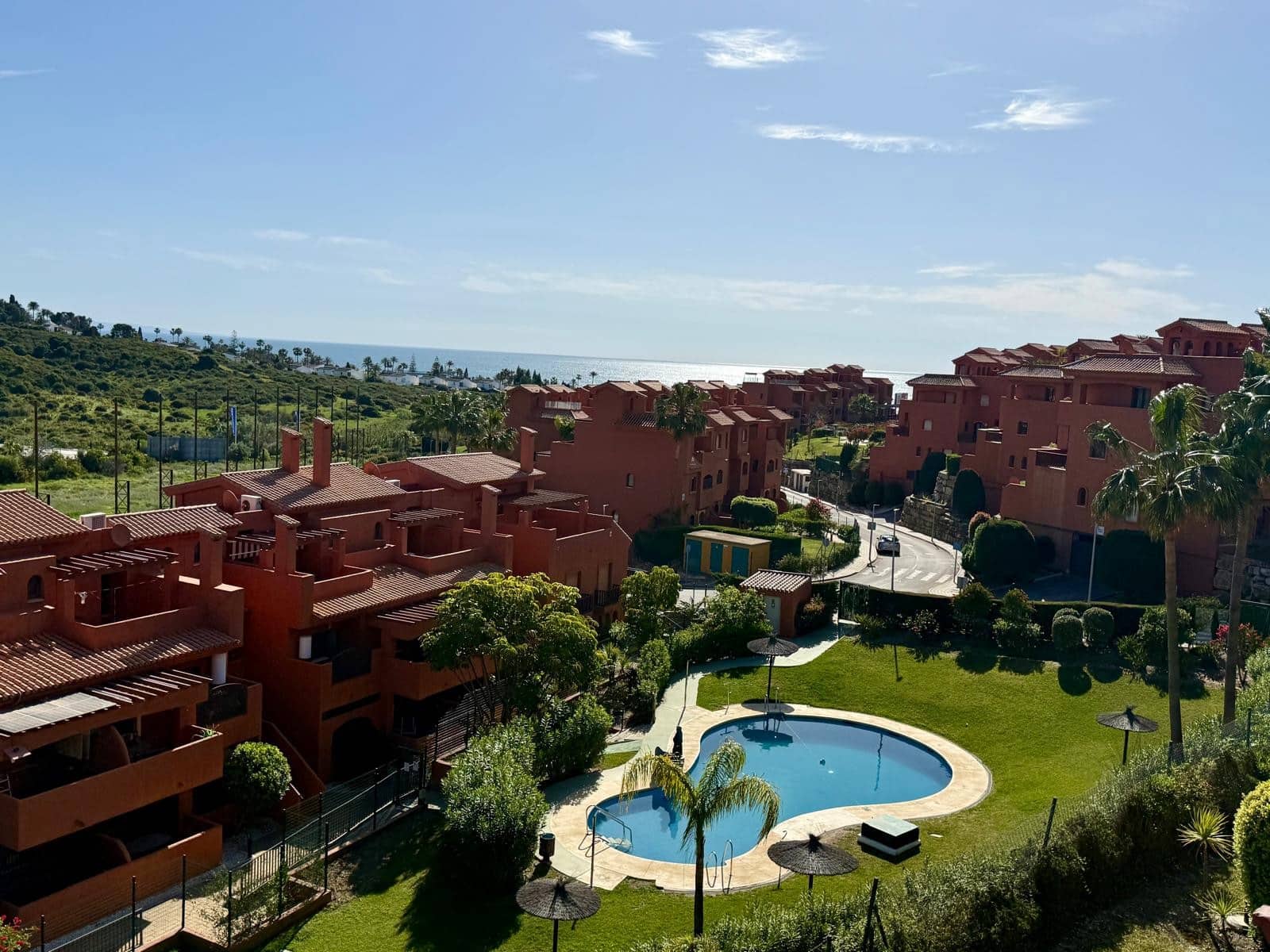 3 bedroom Penthouse for sale in Estepona with pool garage - € 465,000 (Ref: 9783393)