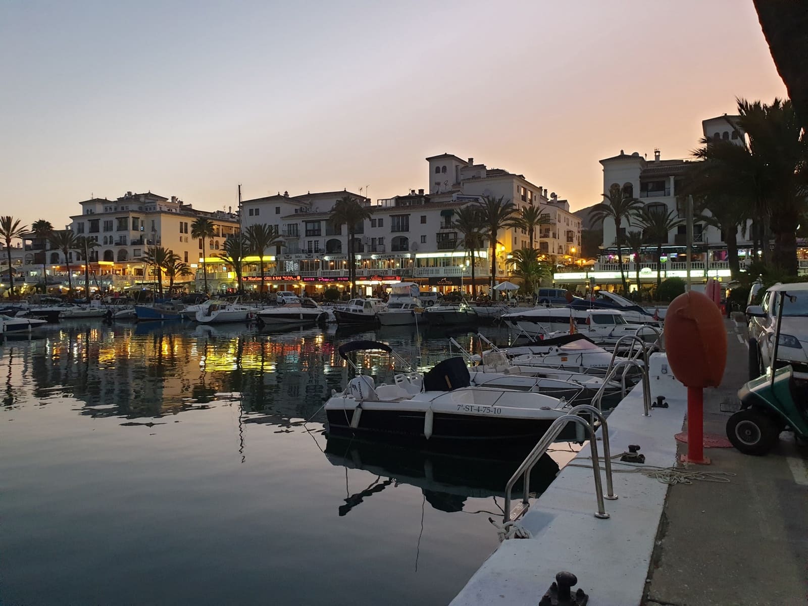 3 Zimmer Apartment zu verkaufen in La Duquesa / Puerto de la Duquesa mit Pool Garage - 395.000 € (Ref: 9783478)