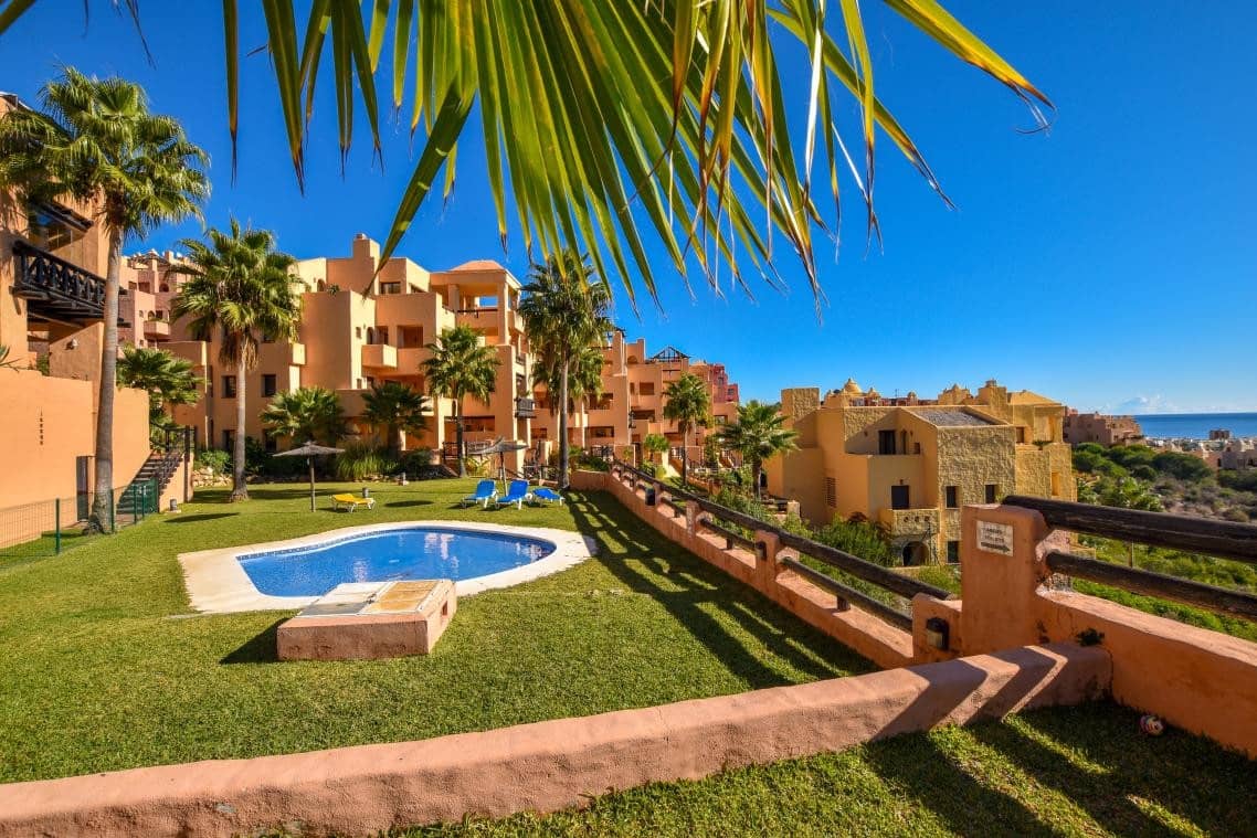 3 bedroom Apartment for sale in La Duquesa / Puerto de la Duquesa with pool garage - € 395,000 (Ref: 9783478)