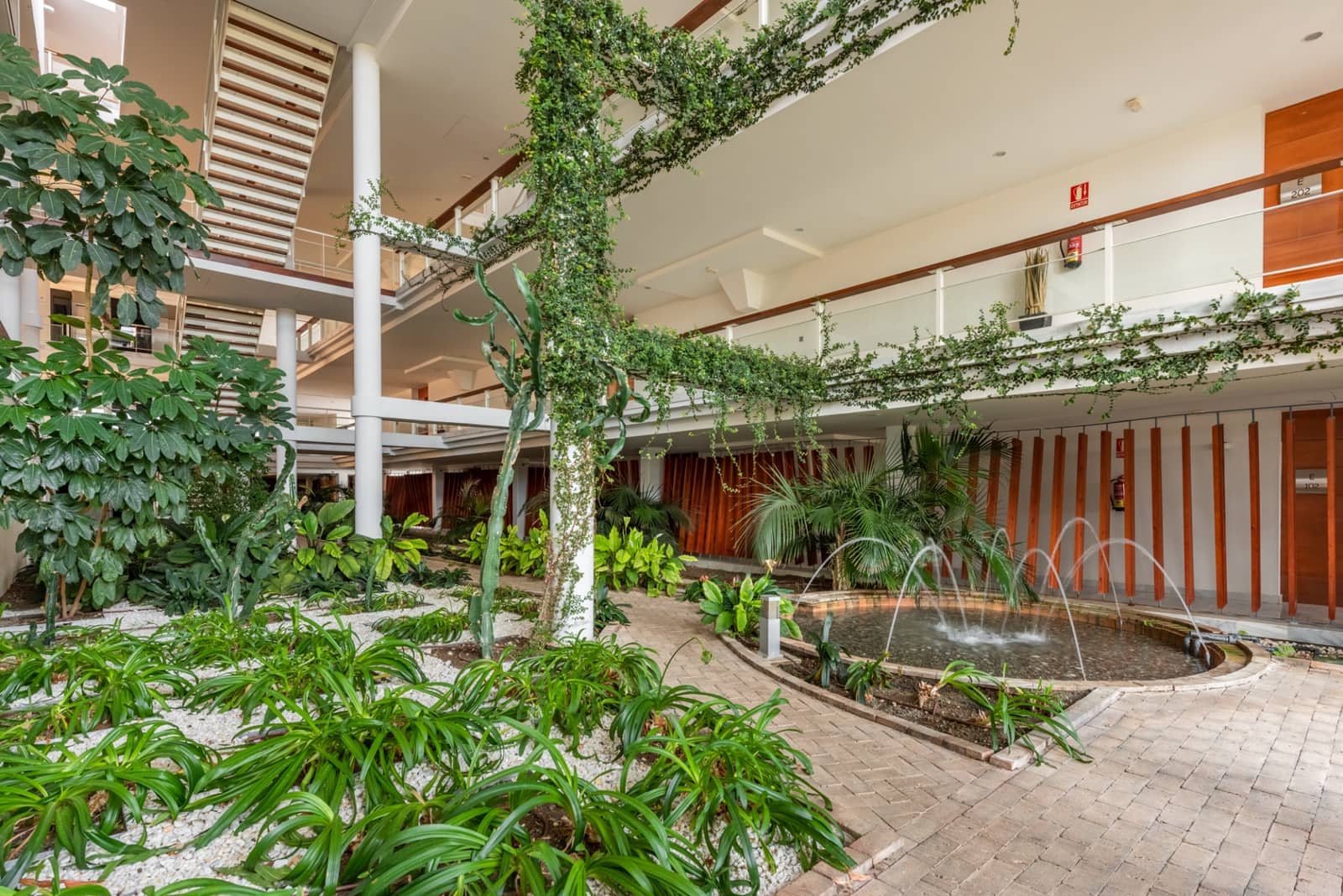 2 soveværelse Lejlighed til salg i Benahavis med swimmingpool garage - € 349.000 (Ref: 9838652)