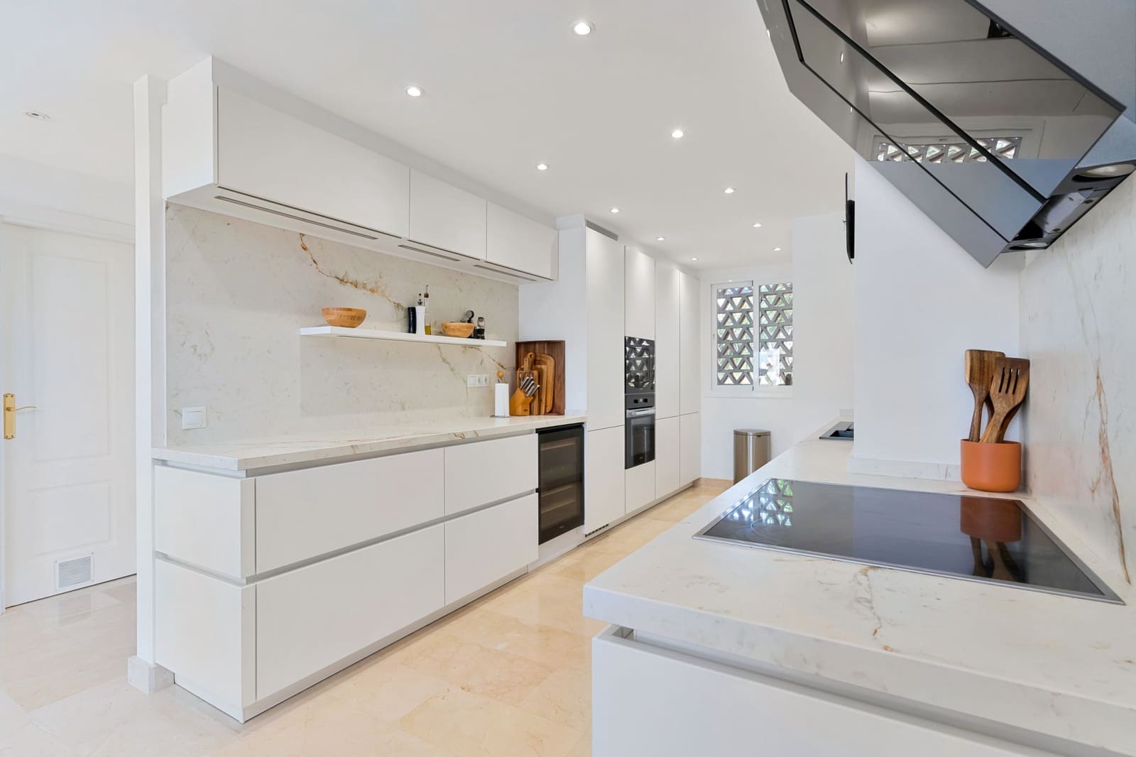 3 bedroom Penthouse for sale in San Pedro de Alcantara with pool garage - € 1,550,000 (Ref: 9839975)