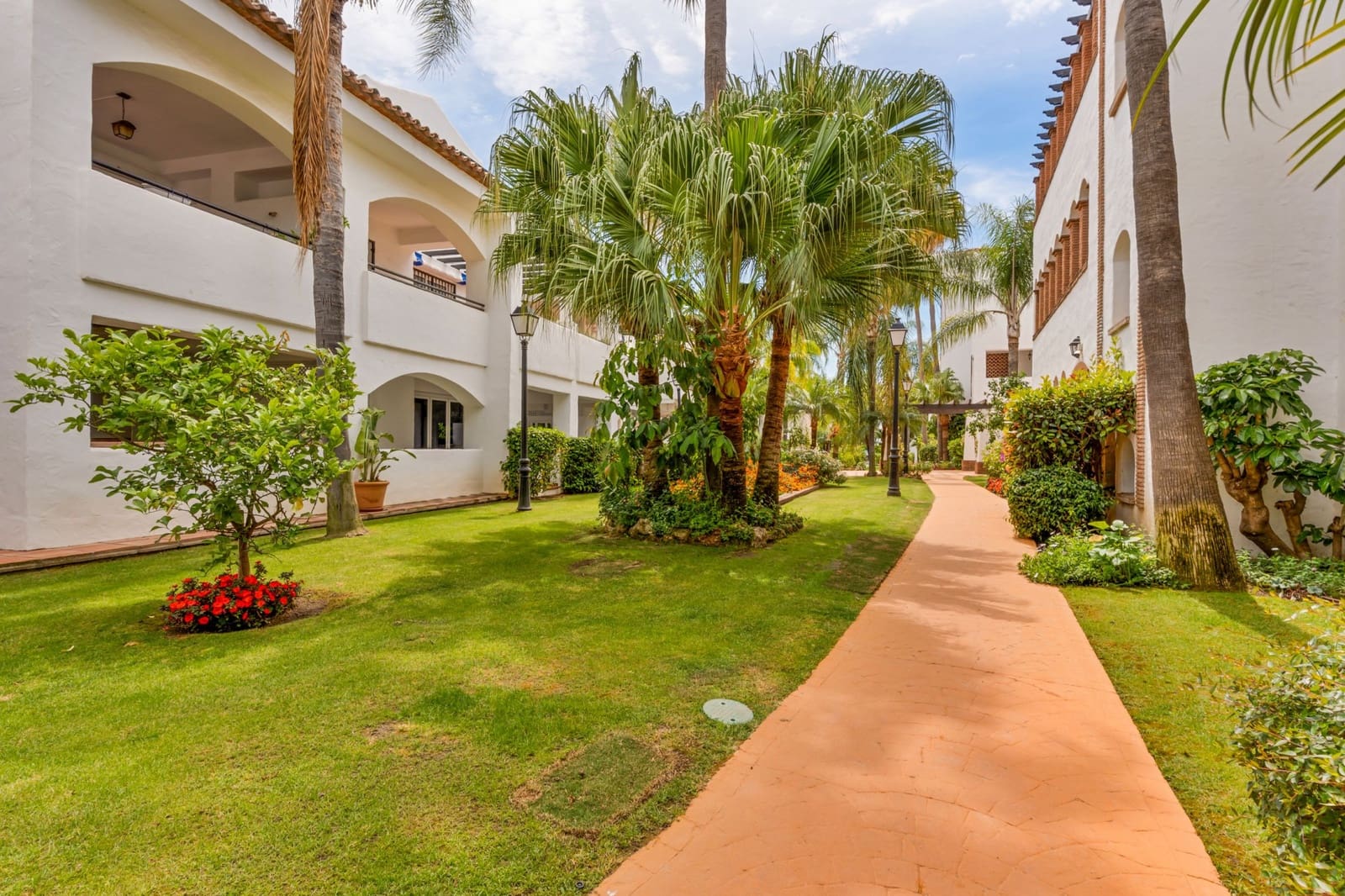 3 bedroom Penthouse for sale in San Pedro de Alcantara with pool garage - € 1,550,000 (Ref: 9839975)