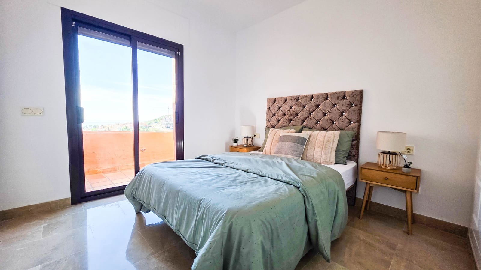 3 bedroom Penthouse for sale in La Duquesa / Puerto de la Duquesa with pool garage - € 420,000 (Ref: 9844561)