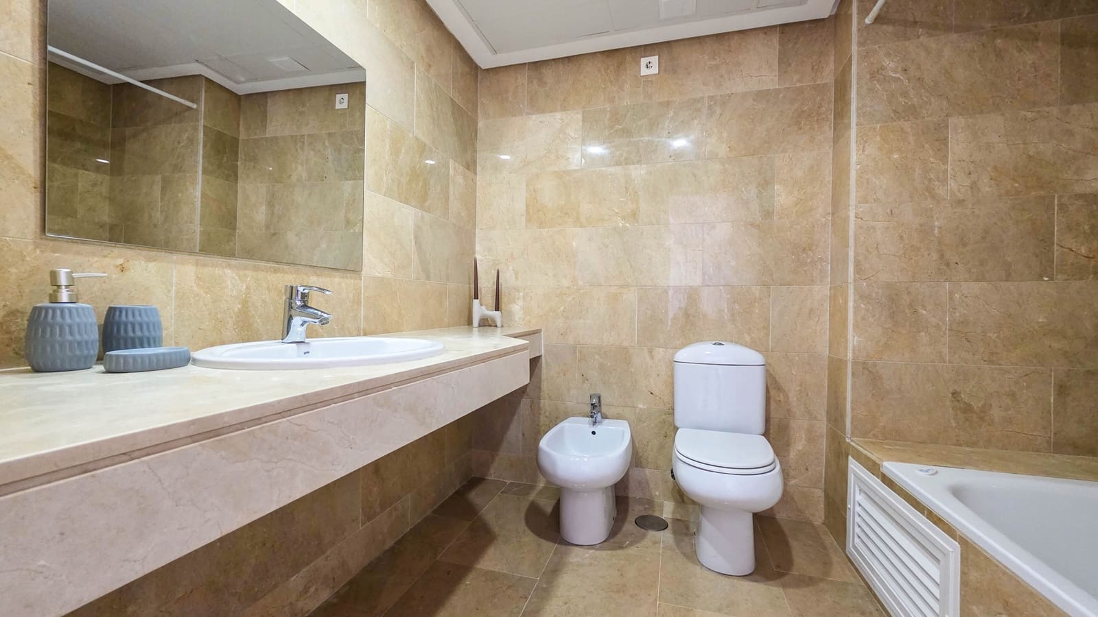 3 bedroom Penthouse for sale in La Duquesa / Puerto de la Duquesa with pool garage - € 420,000 (Ref: 9844561)