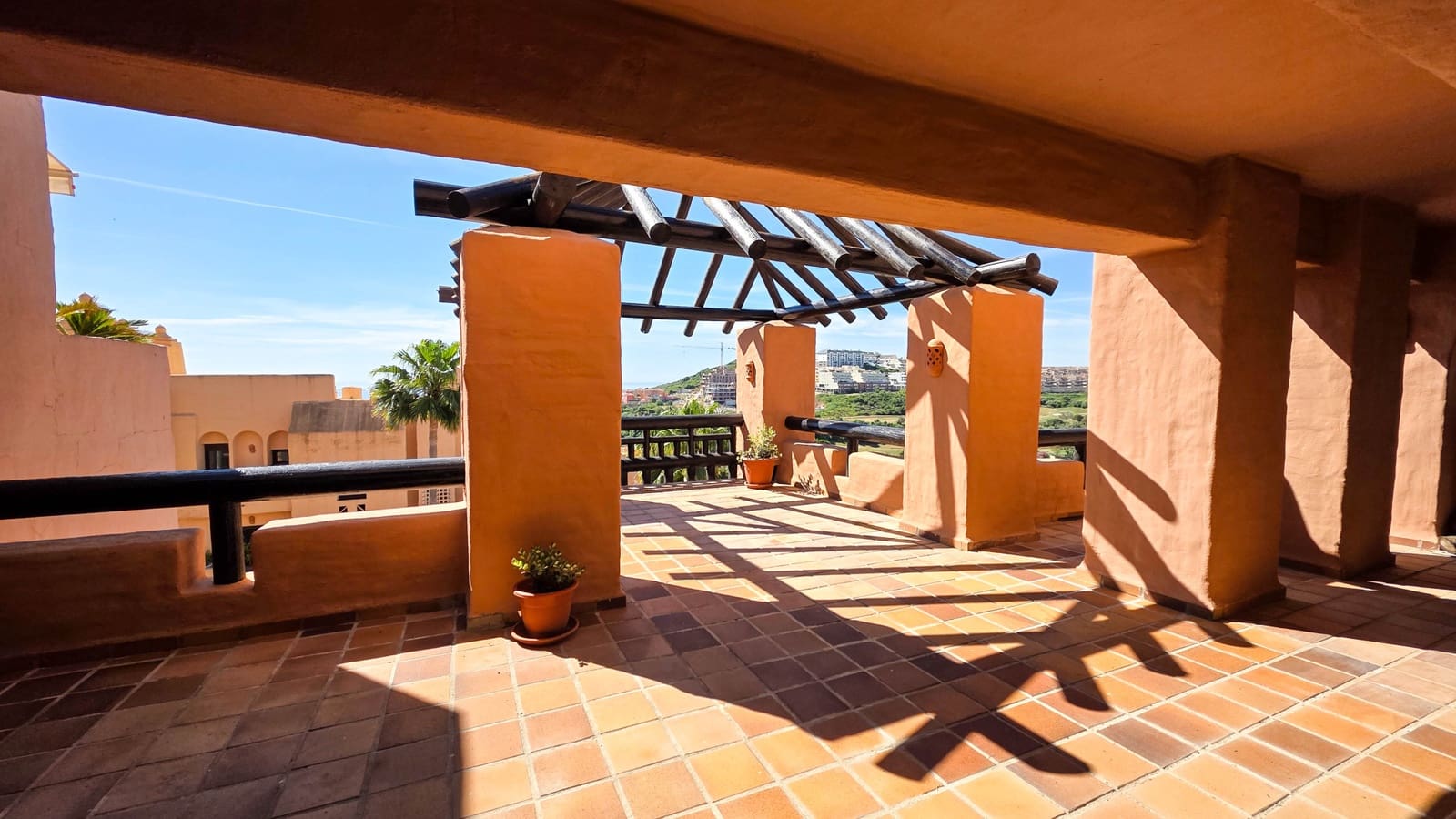 3 bedroom Penthouse for sale in La Duquesa / Puerto de la Duquesa with pool garage - € 420,000 (Ref: 9844561)
