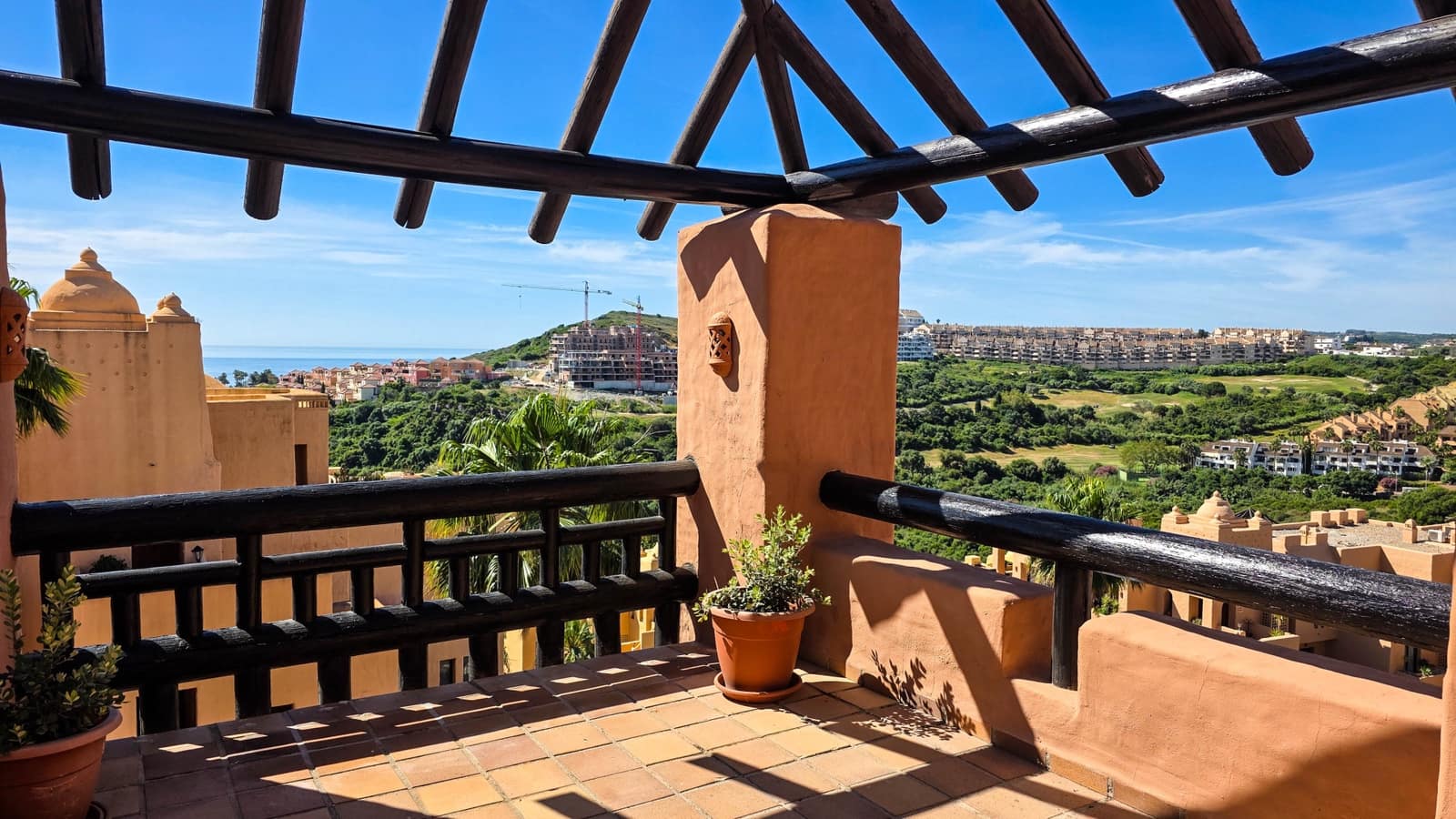 3 bedroom Penthouse for sale in La Duquesa / Puerto de la Duquesa with pool garage - € 420,000 (Ref: 9844561)